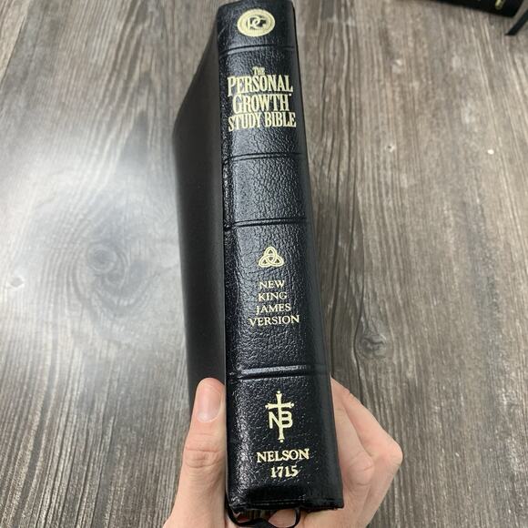 NKJV The PERSONAL GROWTH Study Bible Nelson 1715 Black Leather - Picture 2 of 11